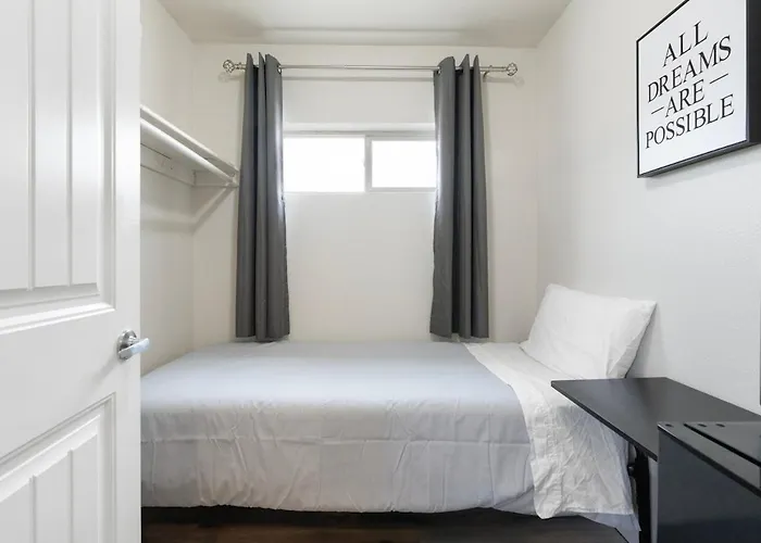 Private With 1 Queen And 1 Twin Bed Close To Hwy 51 And Mayoclinic In Phoenix, Arizona Apartment *