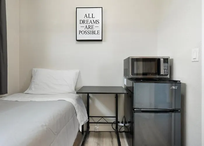 Private With 1 Queen And 1 Twin Bed Close To Hwy 51 And Mayoclinic In Phoenix, Arizona *
