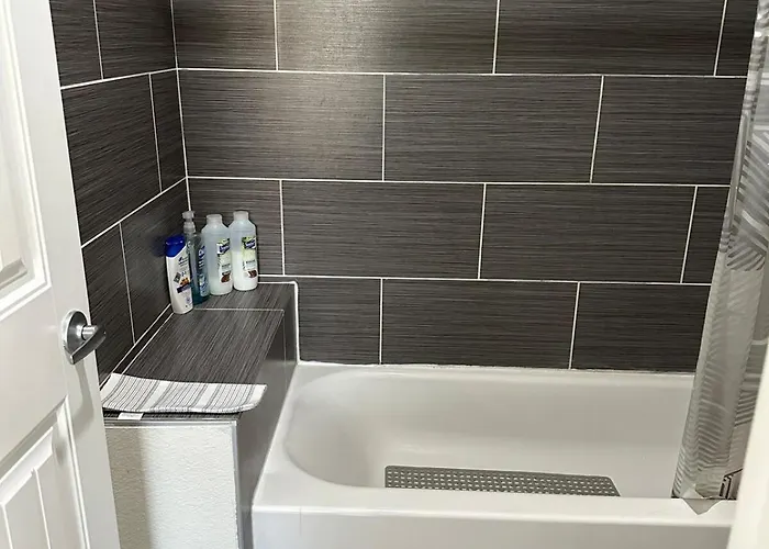 Private With 1 Queen And 1 Twin Bed Close To Hwy 51 And Mayoclinic In Phoenix, Arizona Apartment *
